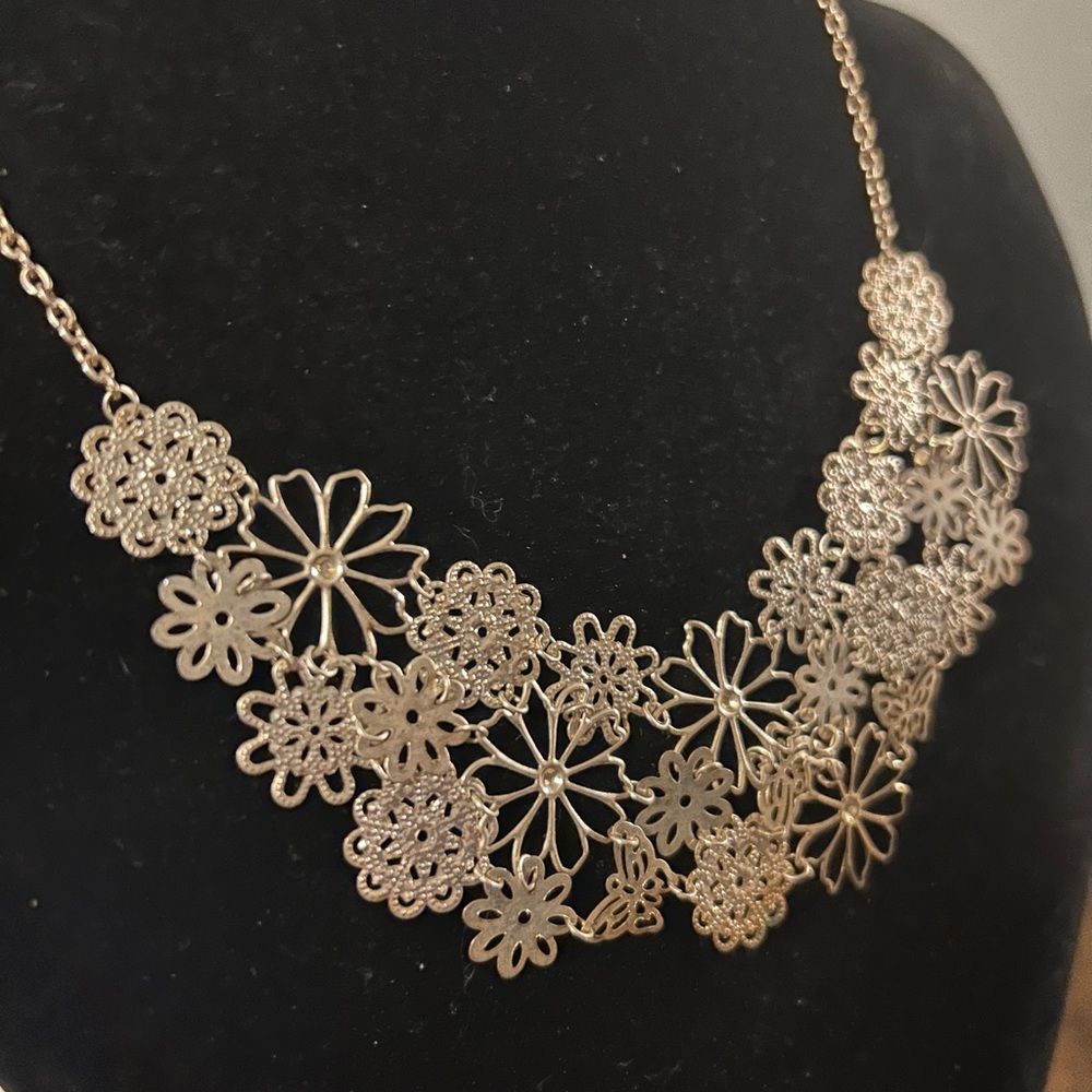Silver Tone Floral Butterfly Filigree Bib Statement Necklace Adjustable Chain‎
